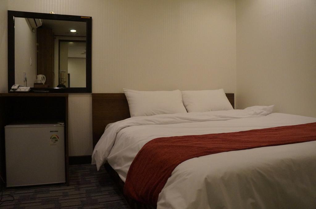 Hotel Myeongdong Seoul Room photo